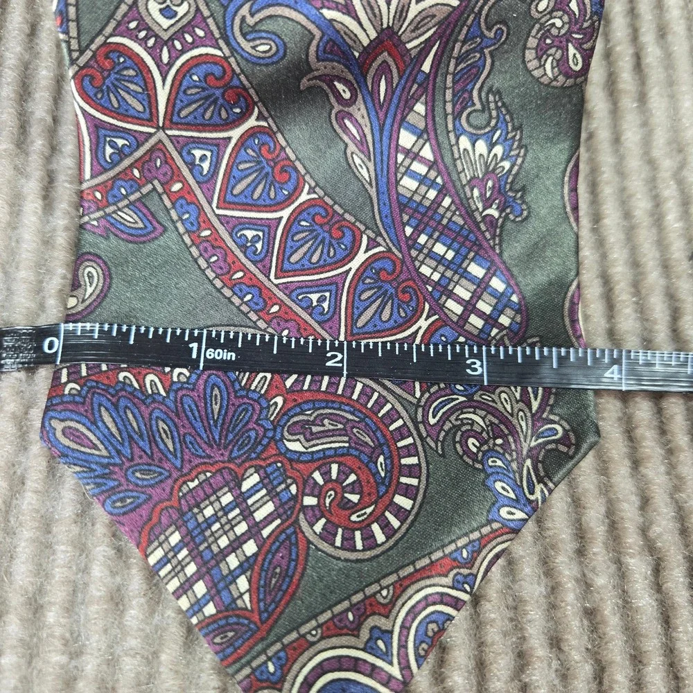 Halston III Mens Green Burgundy Blue Paisley Silk Blend Classic Necktie